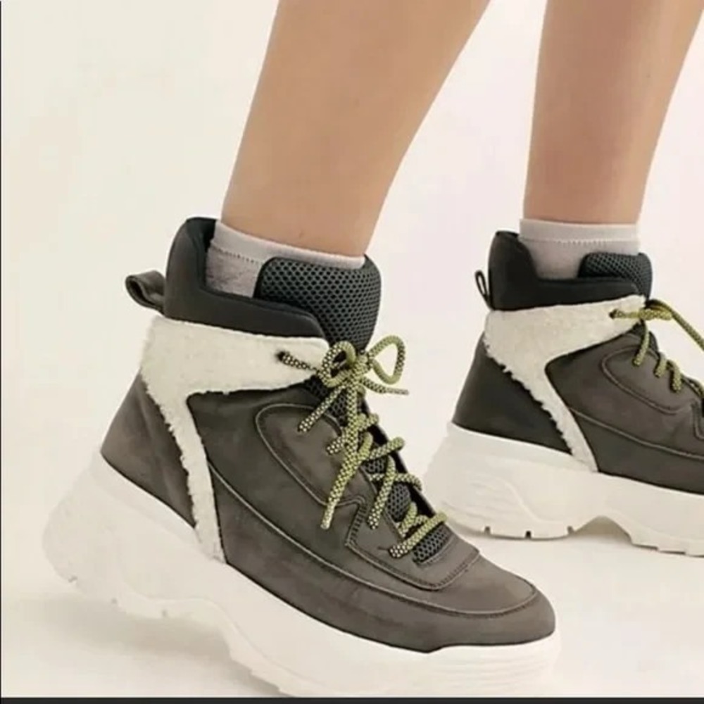 Free People Luca Sneaker Boot Hikers‎ Suede Faux Fur Rubber Grey White Size 39